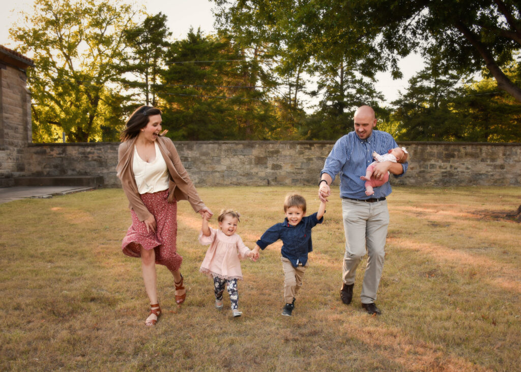 family-session-family-of-5-running