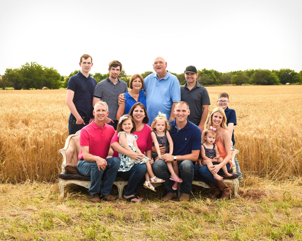 family-session-extended-family-session-wheat-field