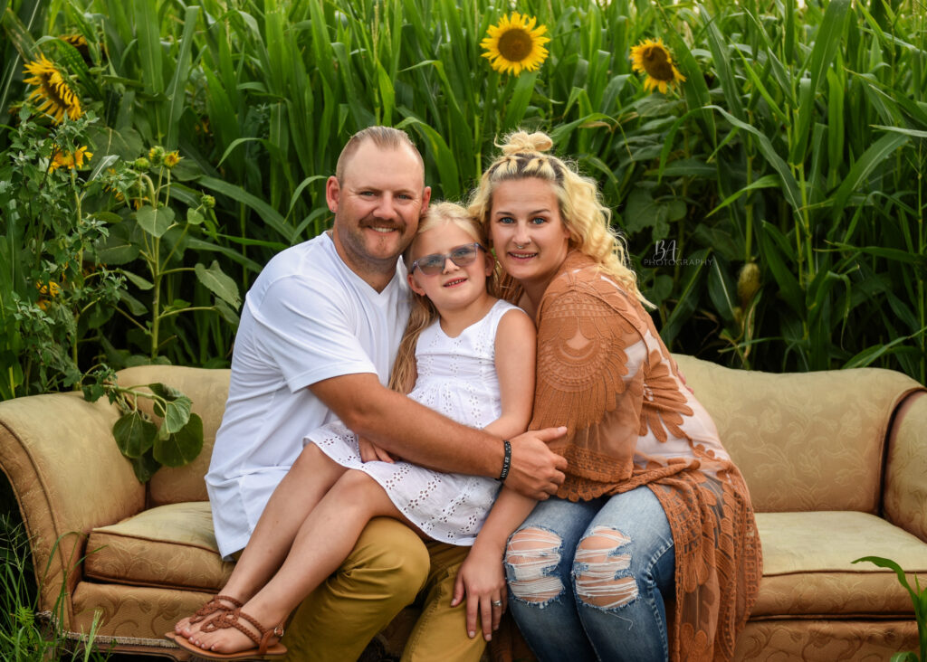 family-session-family-of-three-sunflowers